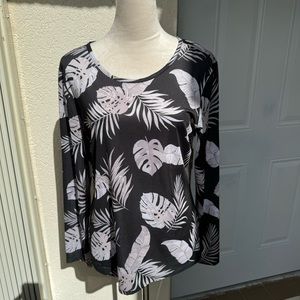 REEL LEGENDS. Performance Outfitters. Tropical Leaf/palms printed top. S…